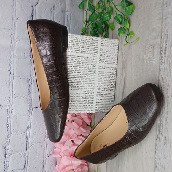 Trotters Croc Embossed Leather Flats NWOT - Picture 1 of 5